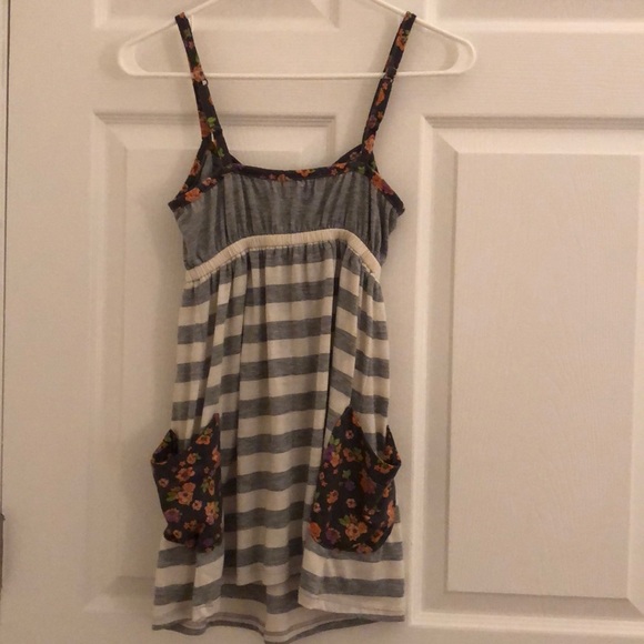 Floral tank - Picture 2 of 2